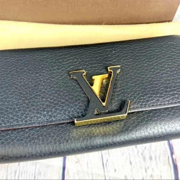 ⭐️Louis Vuitton Capucines black leather wallet or crossbody with bag charm - Picture 9 of 16